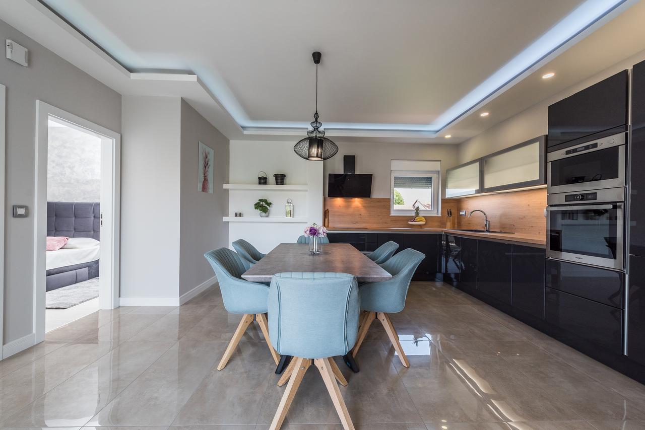 Luxury Apartments Marija Sukosan Bagian luar foto